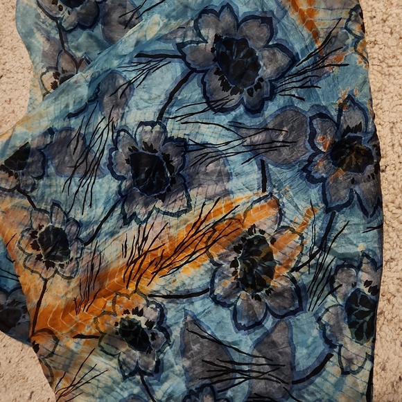 Janie Besner Blue Floral Design Scarf 100% Silk - Picture 2 of 4